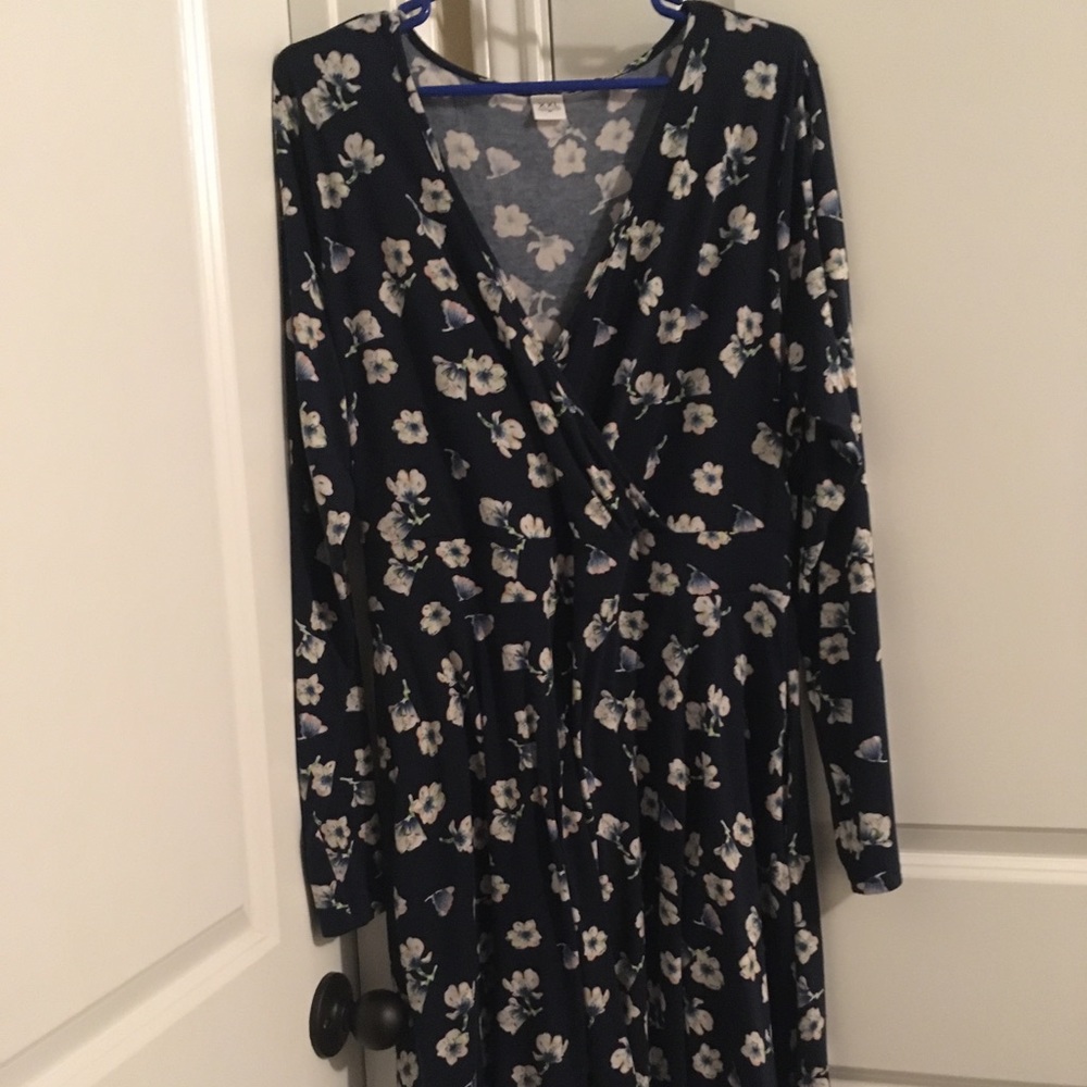 🤑Mid length super comfy faux wrap dress